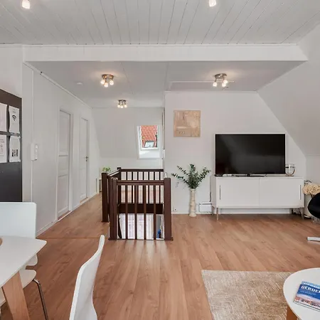 Apartment 3 Bedroom In Heart Of